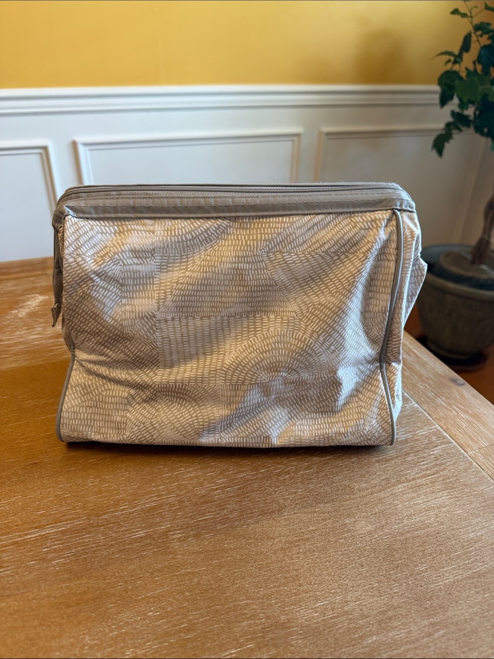 thirty-one Light Gray Patterned Cosmetic Toiletry Bag